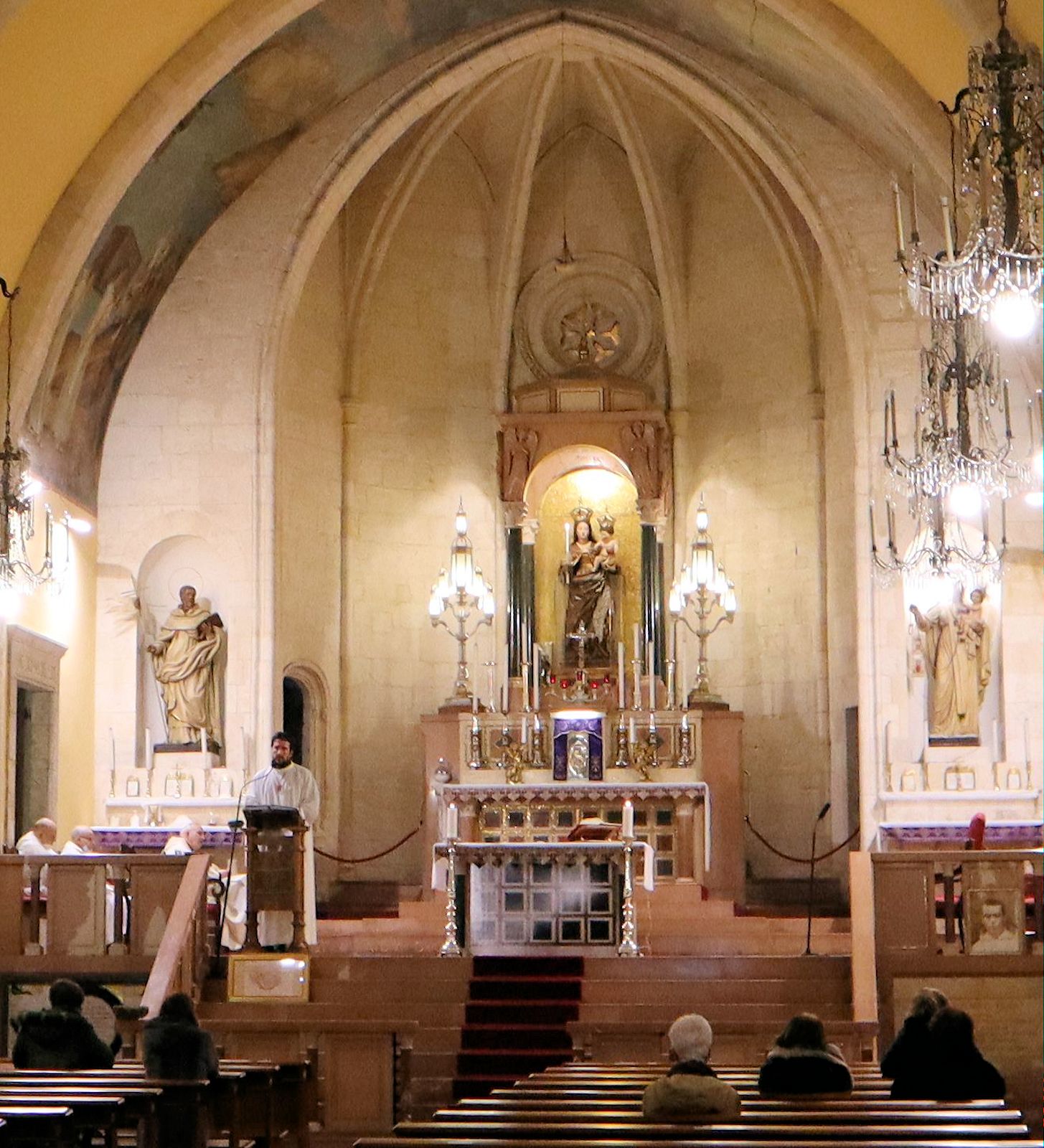 Statue im Sanktuarium Nostra Signora di Bonaria in Cagliari