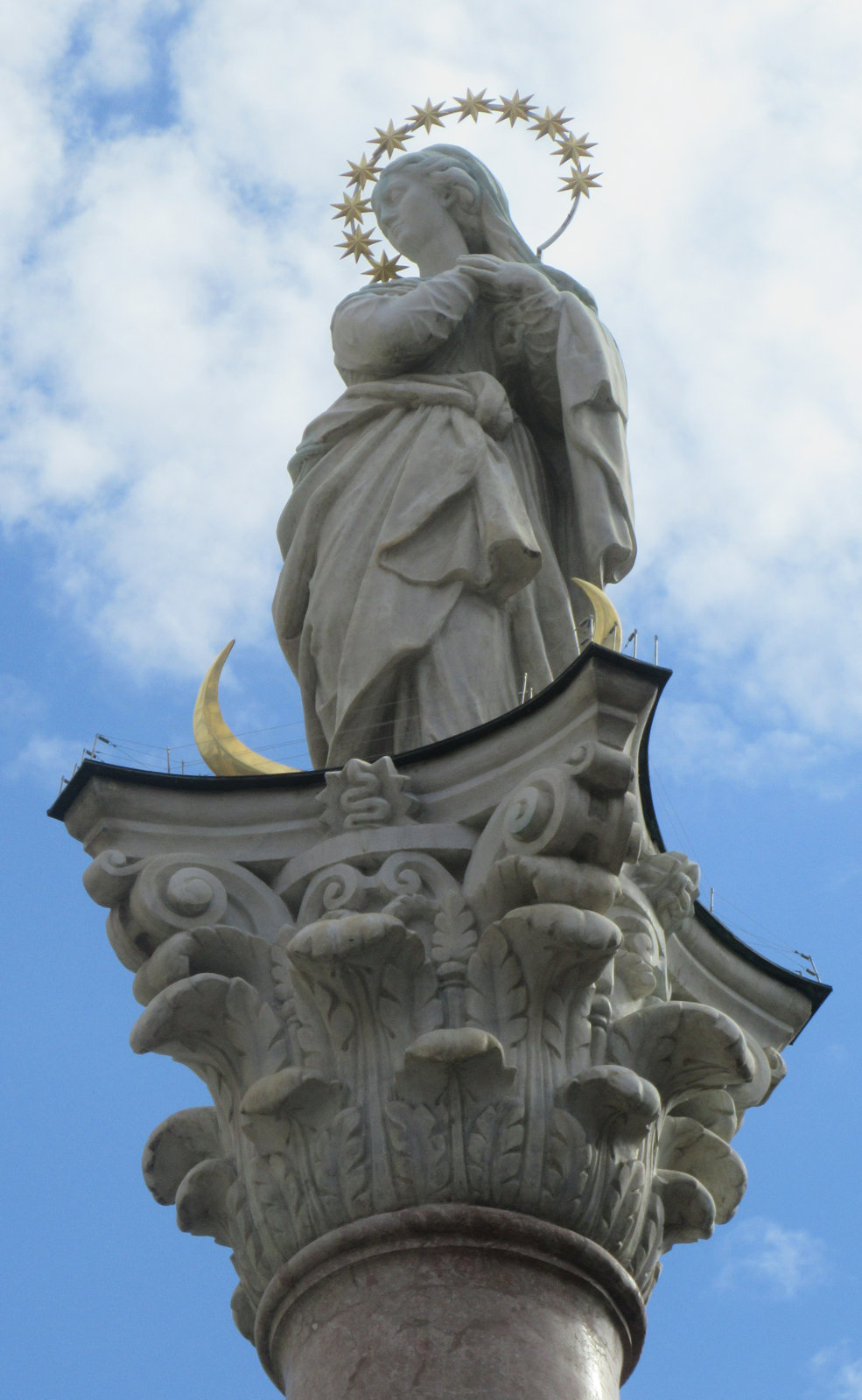 Cristoforo Benedetti: „Mondliebe-Madonna”, 1705, auf der Annasäule in Innsbruck