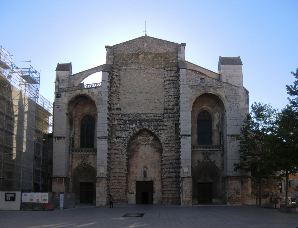 Fassade der Basilika Ste-Madeleine