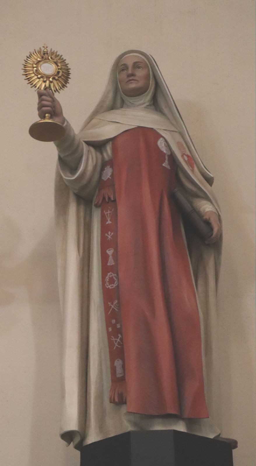 Statue in der Pfarrkirche in Porto Santo Stefano