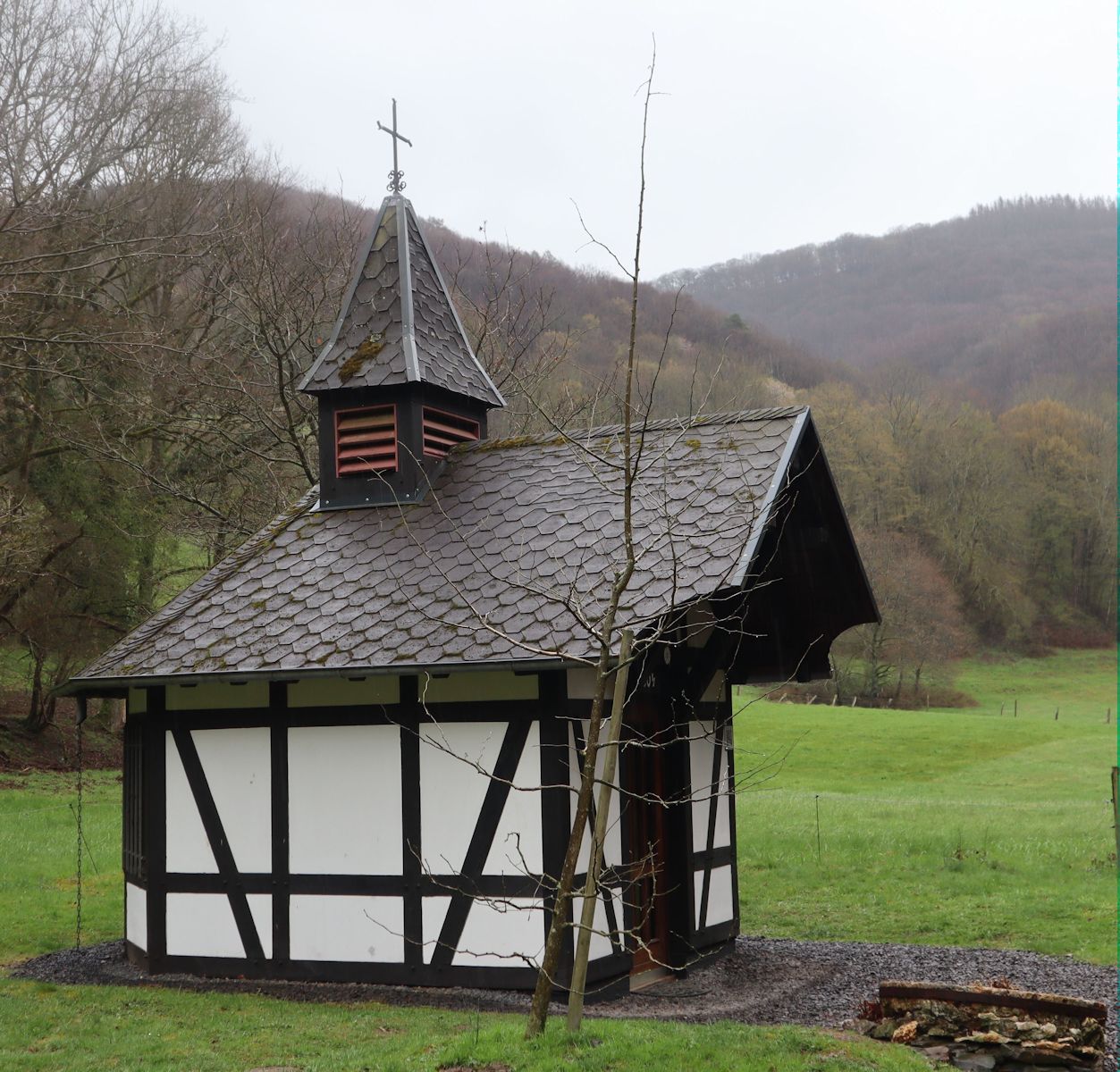 Kapelle, 2004 errichtet an der Stelle der ehemaligen „Keltermühle” nahe Niederbreitbach