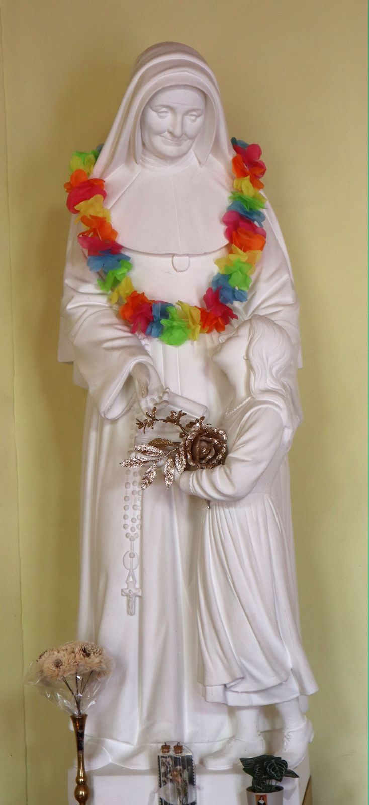 Statue in der Kapelle am Geburtshaus in Cuvilly