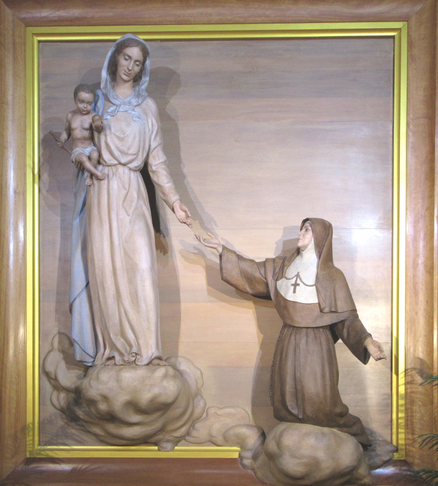 Relief in der Maria Soledad geweihten Kapelle in der Kathedrale in Madrid