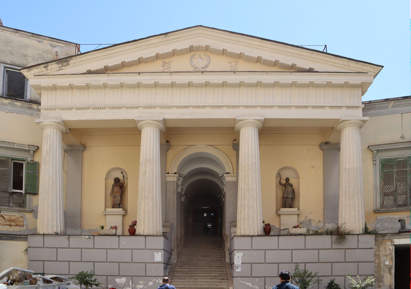 Fassade der ehemaligen Kirche San Sebastiano in Neapel