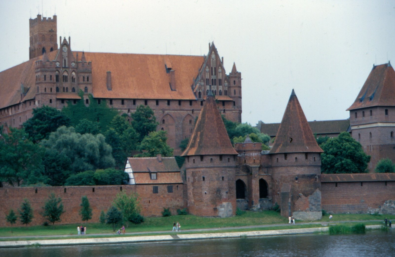 Die Marienburg - heute Malbork -, eine der größten mittelalterlichen Festungen in Europa und der größte Backsteinbau der Welt, Sitz des Deutschen Ordens von 1309 bis 1457