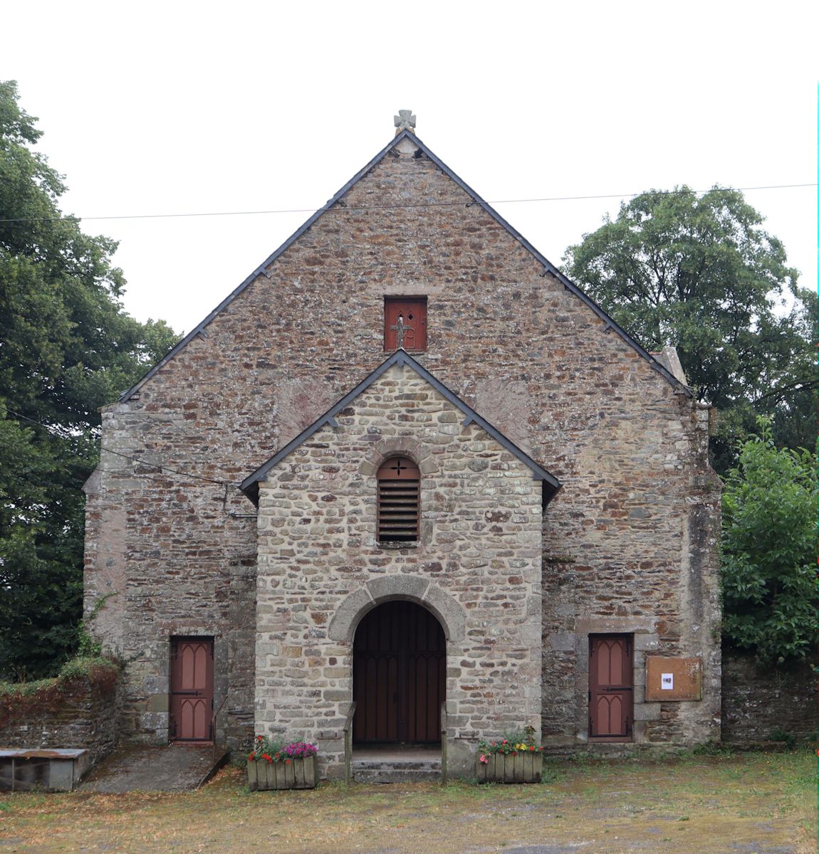 Pfarrkirche in Bois-de-la-Roche, heute ein weitgehend verlassenes Dorf