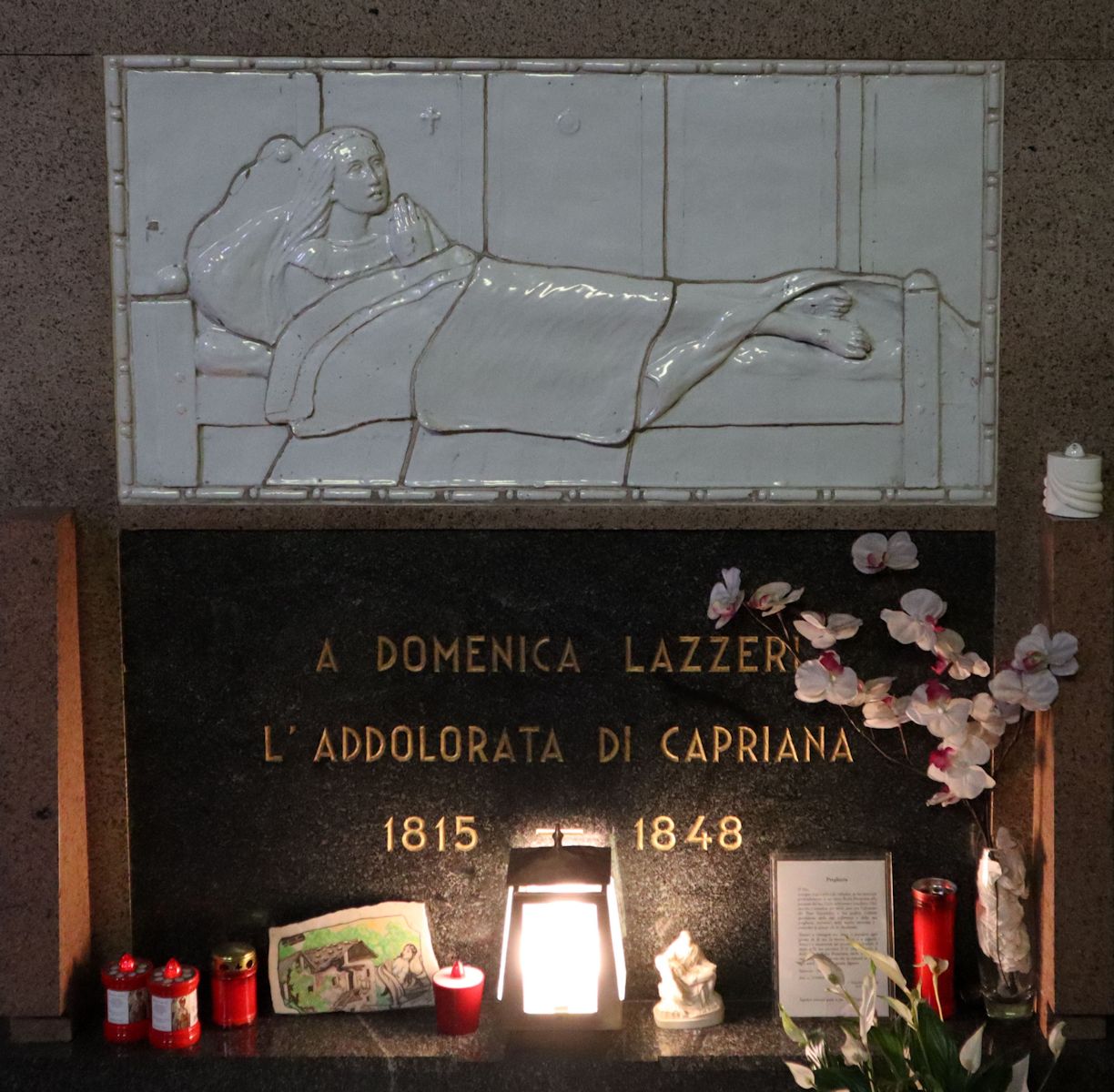 Maria Domenica Lazzeris Grab in der Pfarrkirche in Capriano