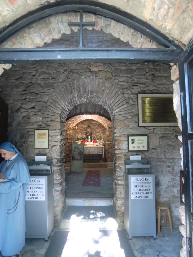 Innenraum des Marien-Hauses bei Ephesus