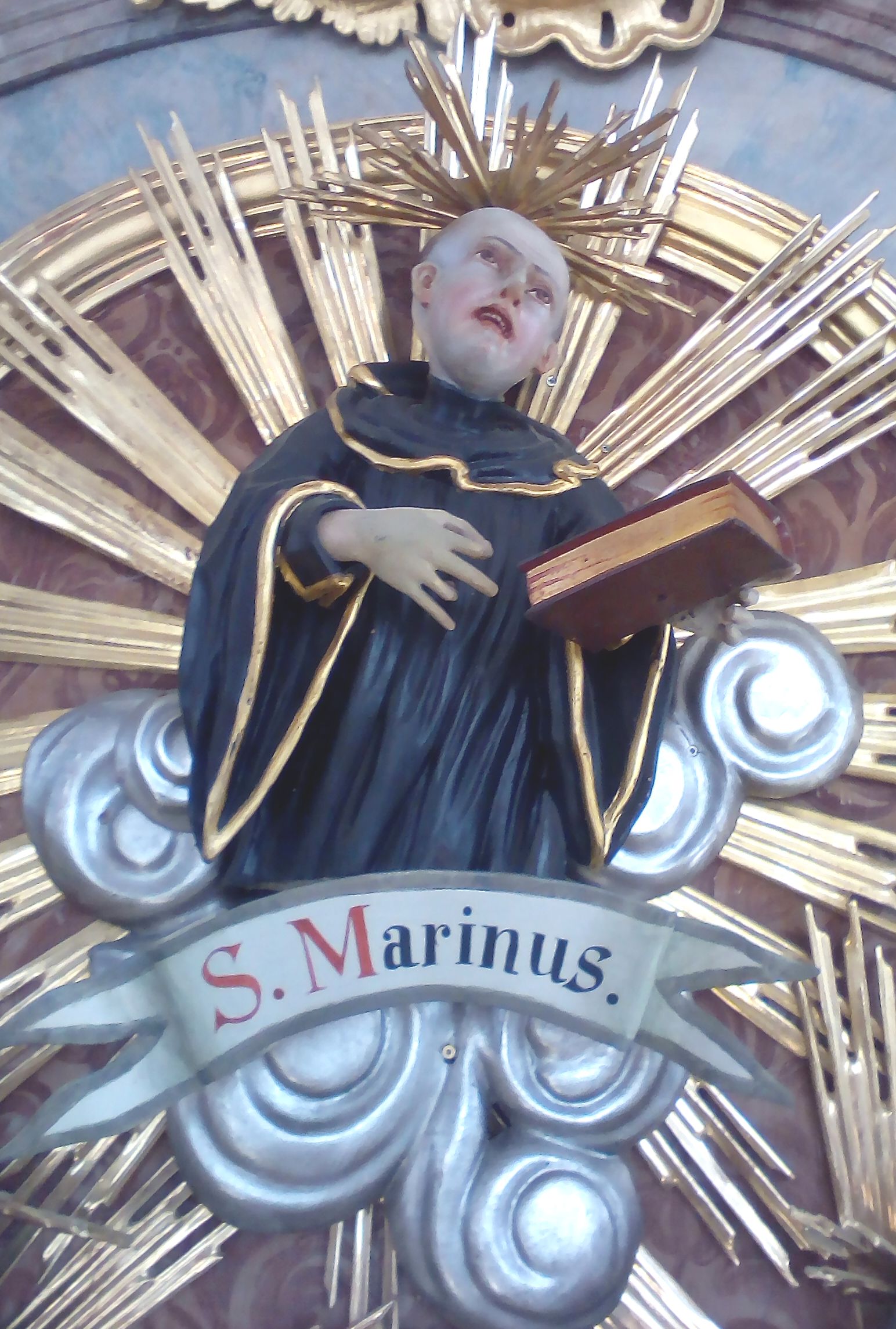 Statue am Altr  in der Kirche „Zu den drei Elenden” in Griesstetten