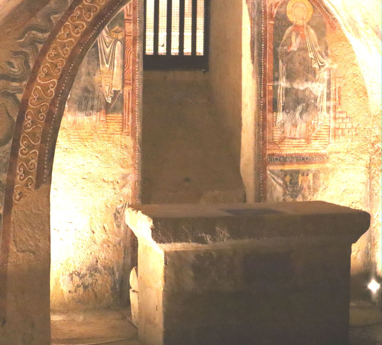 Marinus' Grab, in der linken Krypta der Kirche des ehemaligen Klosters in Saint-Savin-sur-Gartempe