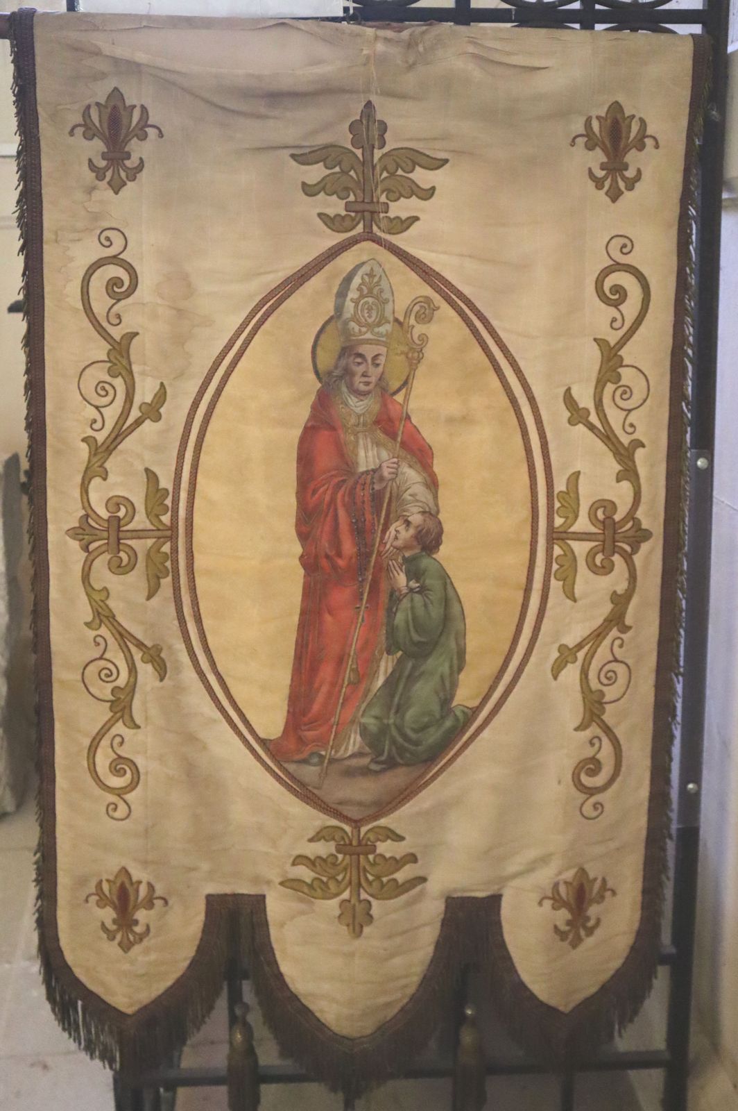 Wallfahrtsbanner in der Pfarrkirche in Corbeny