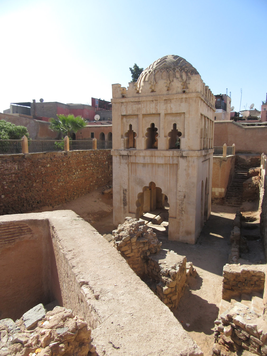 Die Koubba, das Grab- und Heiligendenkmal der Almoraviden-Dynastie in Marrakech, errichtet um 1120, 1948 wieder entdeckt und dann ausgegraben