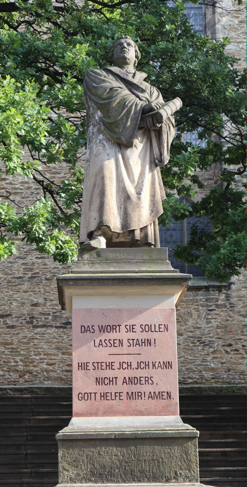 Denkmal an der St. Annenkirche in Annaberg im Erzgebirge