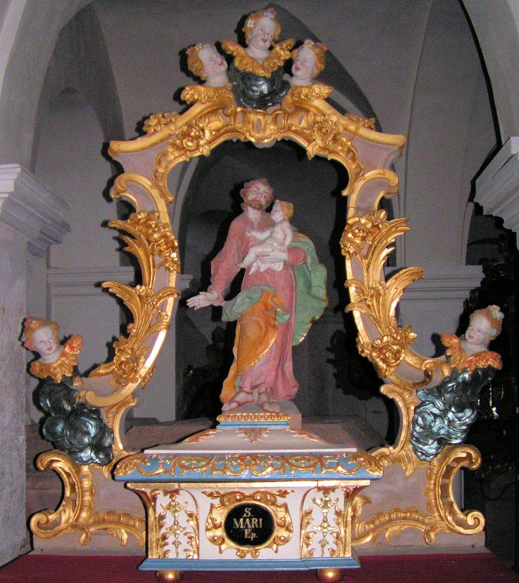 Marus' Reliquien in der Krypta der Kirche St. Paulin in Trier