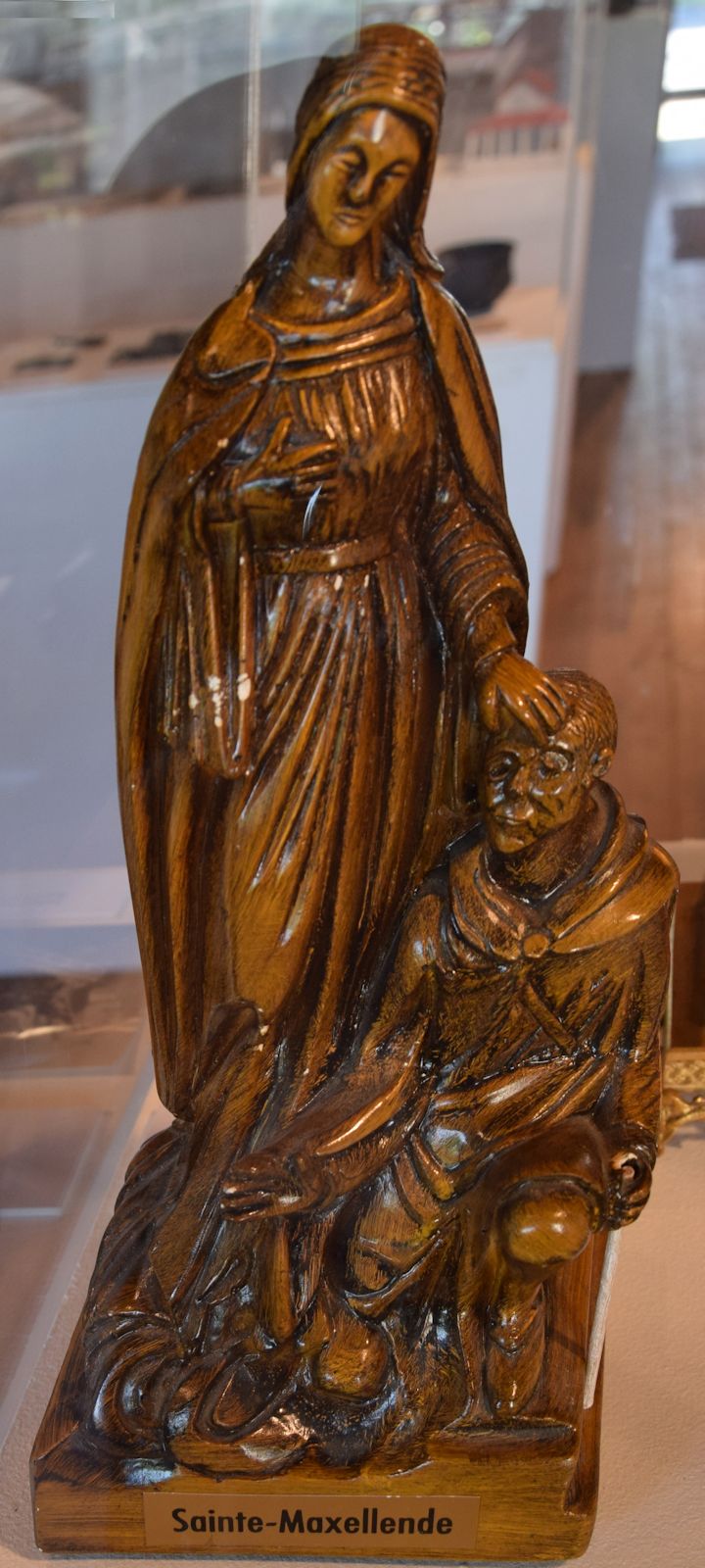 Statue: Maxellende mit Harduin, im Museum Archéosite in Les Rues-des-Vignes bei Cambrai