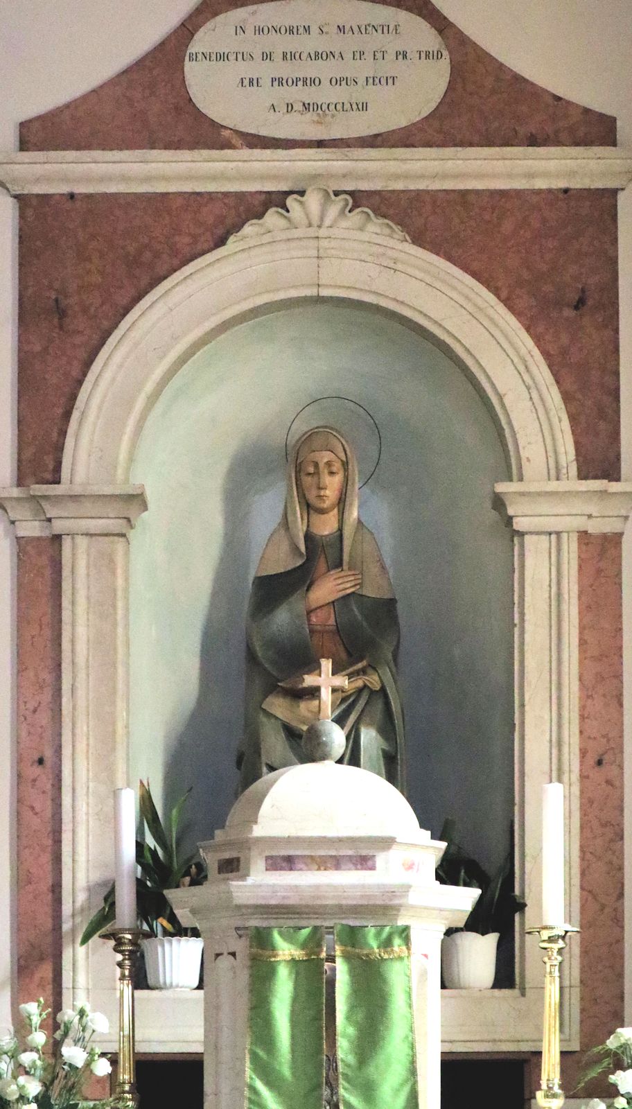 Statue in der Pfarrkirche in Santa Massenza