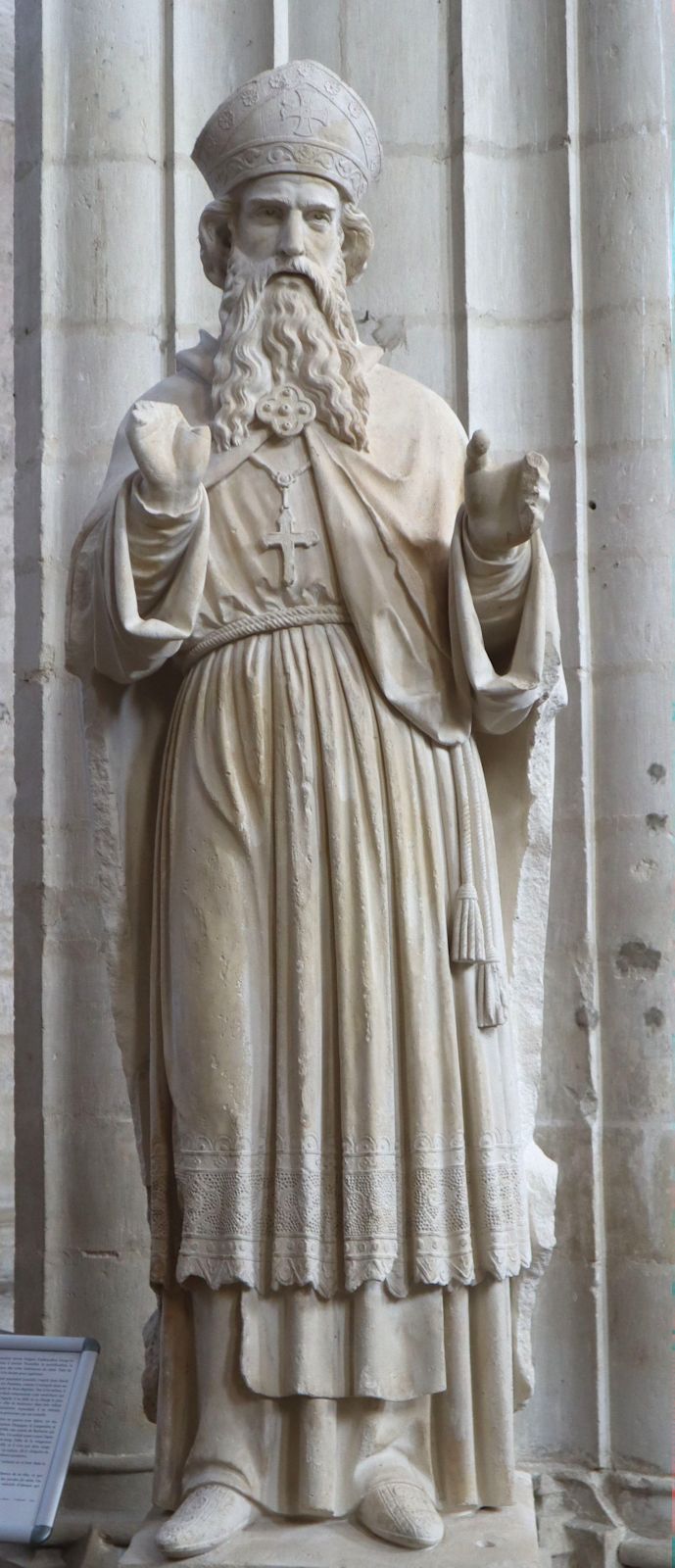 Statue in der Kirche des ehemaligen Klosters in Saint-Maixent-l'École