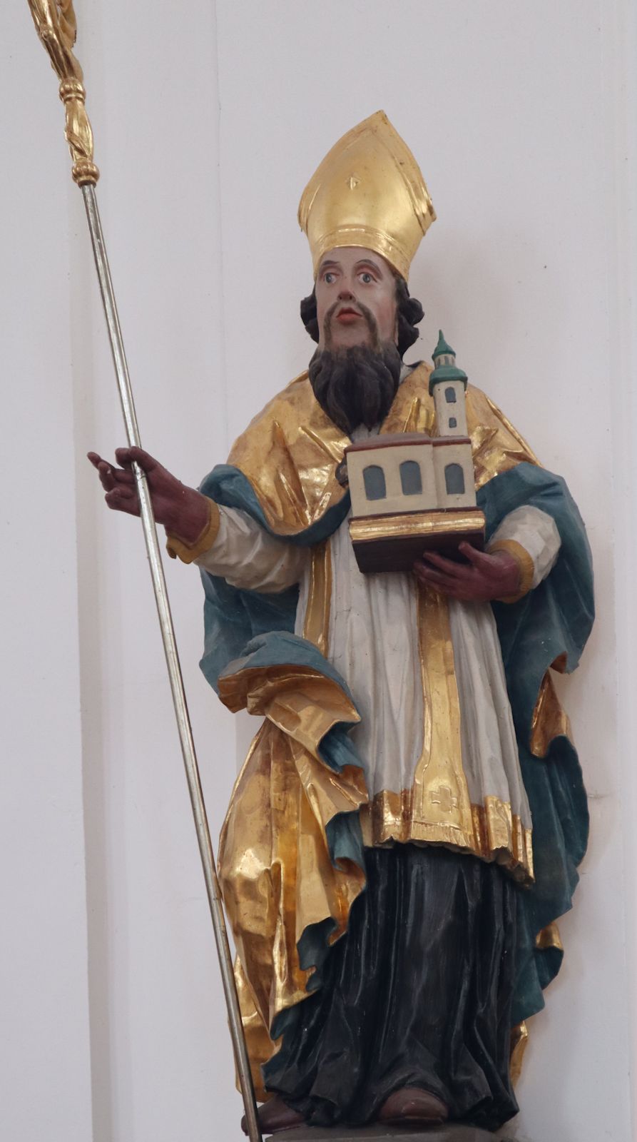 Statue in der Kirche St. Anna in Sulzbach-Rosenberg in der Oberpfalz