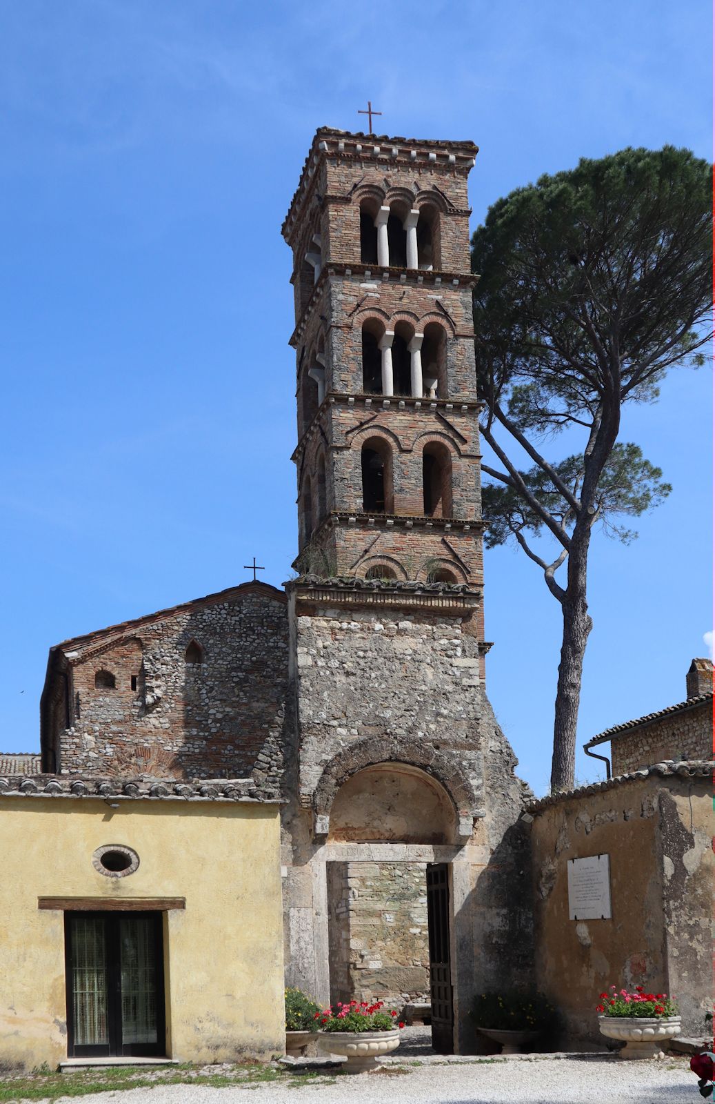 Fresko: Fabius, Bassus, Anthimus und Maximus, in der Kirche Santa Maria in Vescovìo bei Torri in Sabina