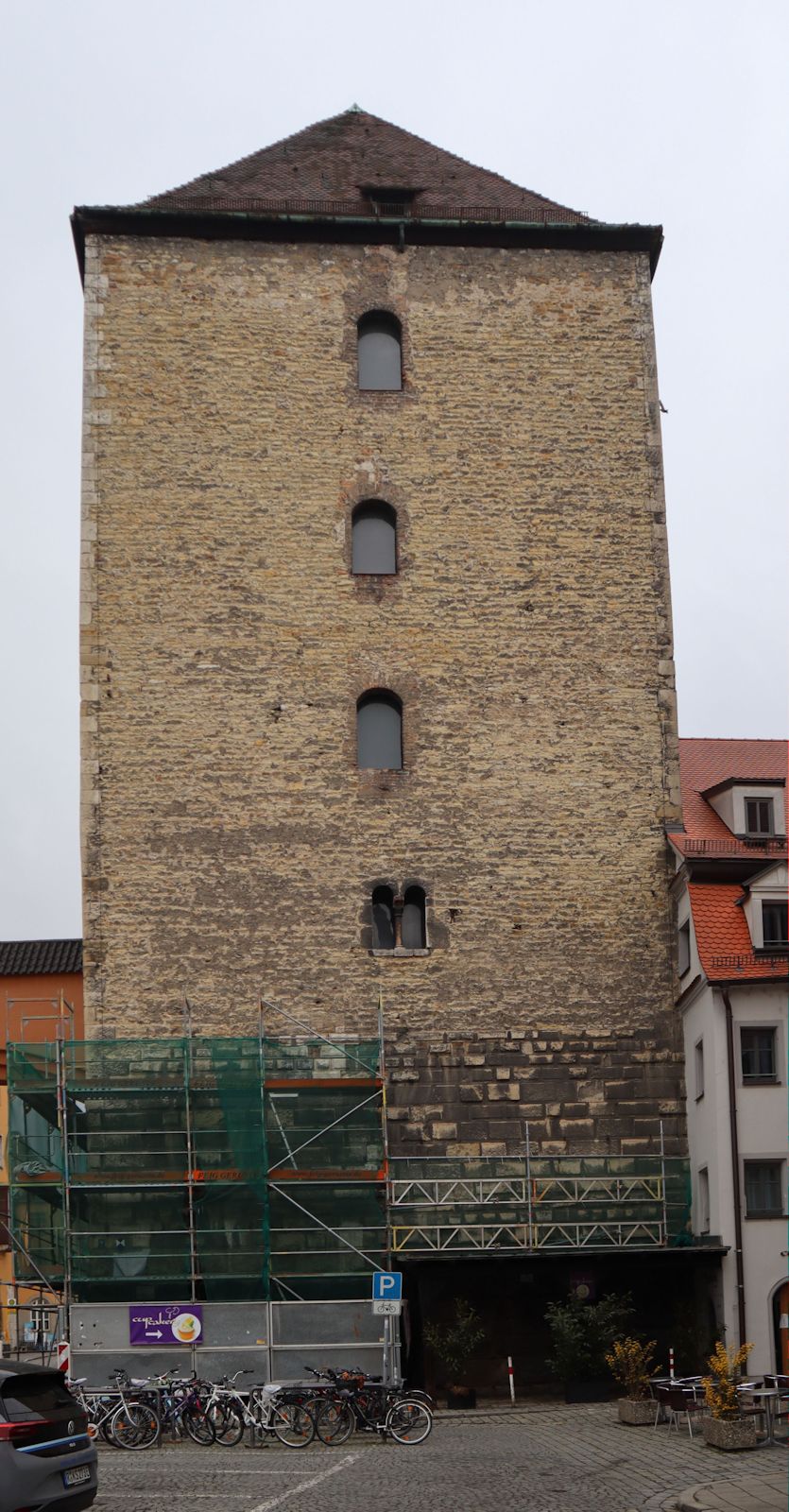 „Römerturm”, erhaltener Rest der ehemaligen Pfalz in Regensburg