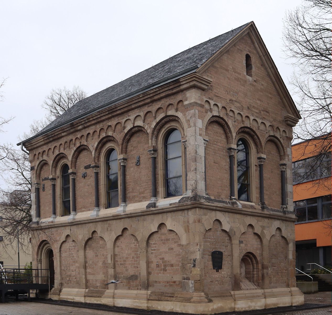 erhaltene Friedhofskapelle des ehemaligen Stiftes „Unsere Liebe Frau vor den Mauern” in Andernach