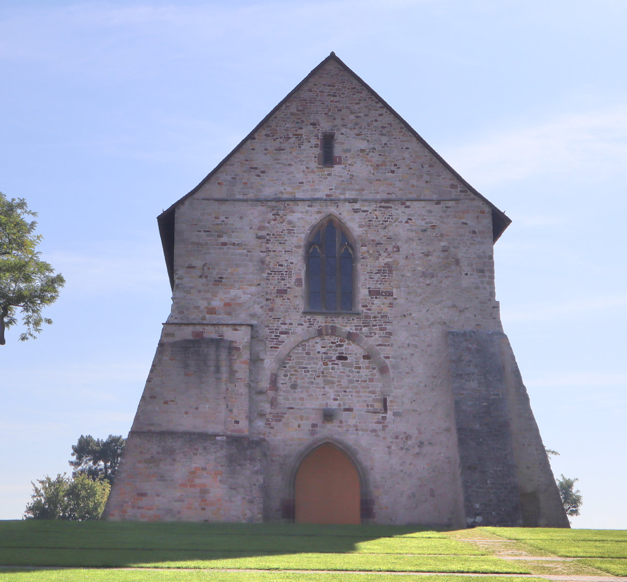 Reste der Nazarius-Basilika des Klosters Lorsch