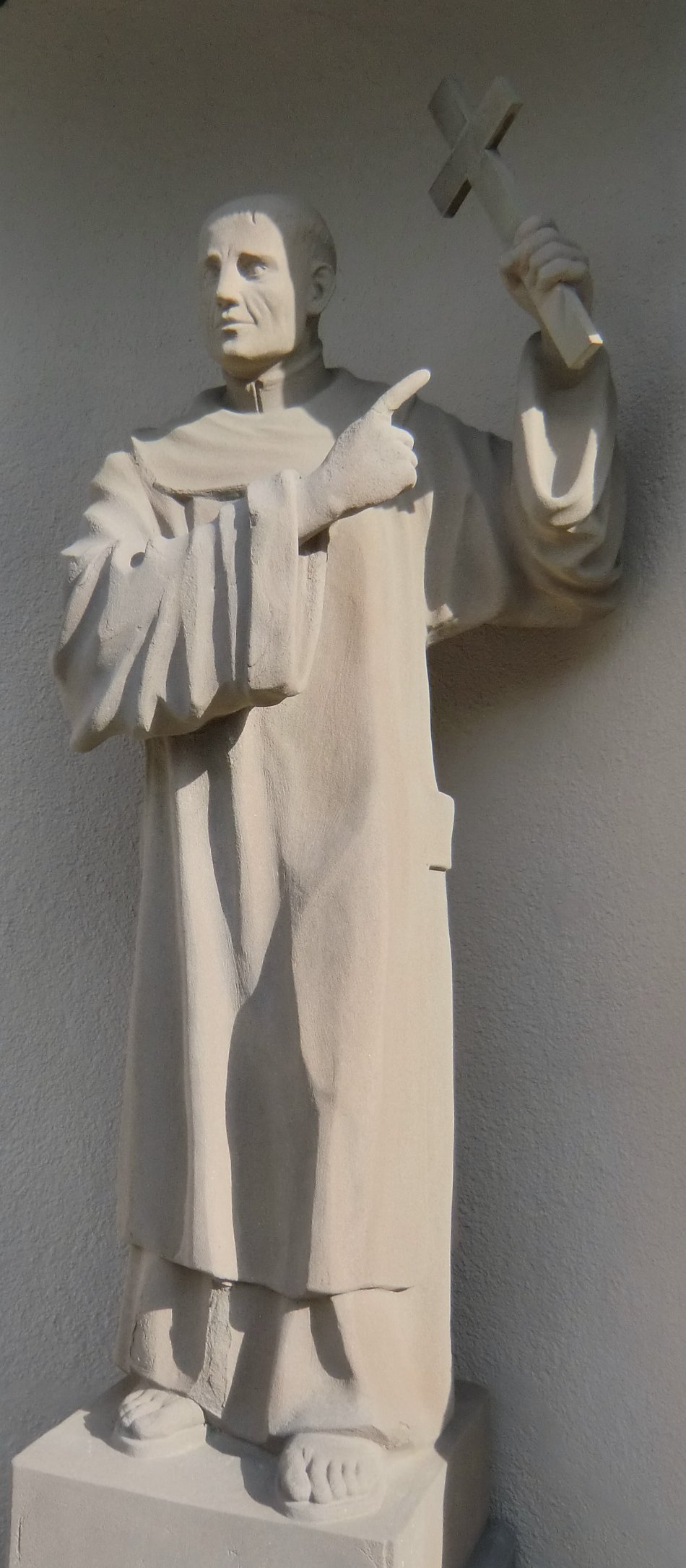 Denkmal an der Pfarrkirche in Alberschwende