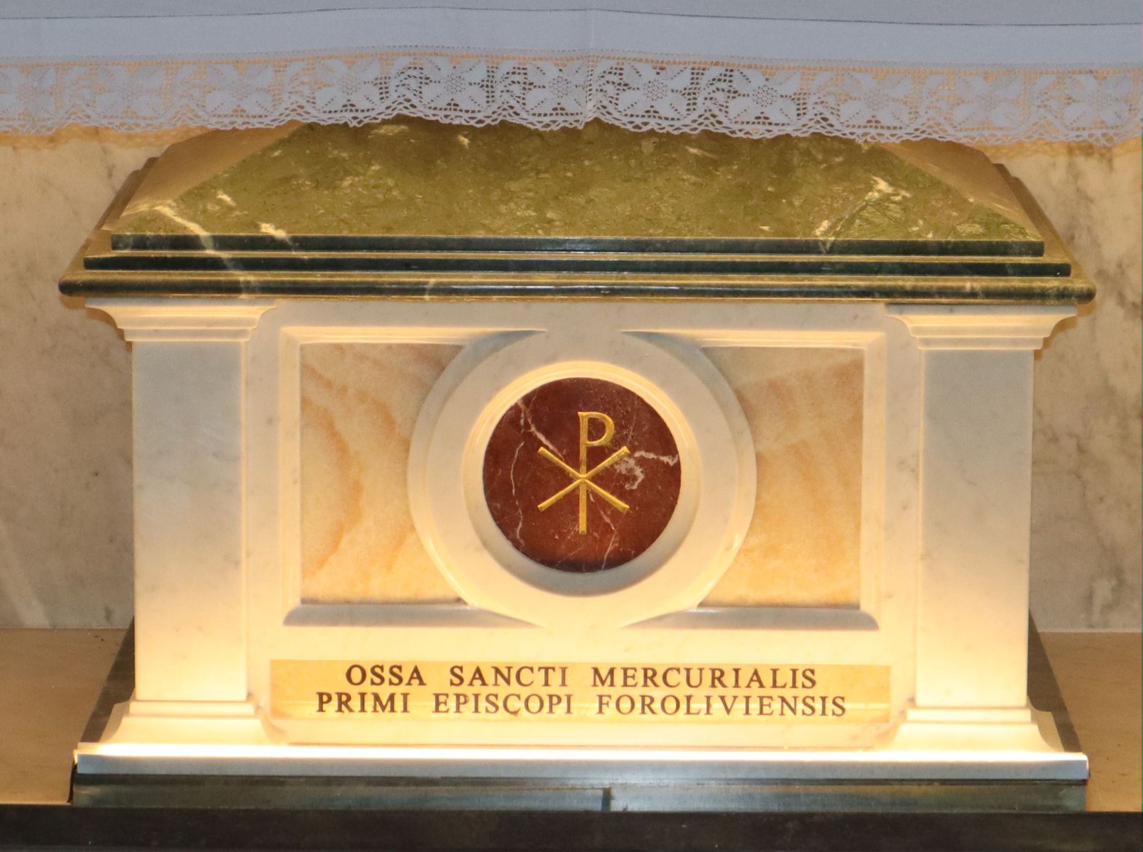 Mercurialis' Reliquien in der Kirche San Mercuriale in Forlì