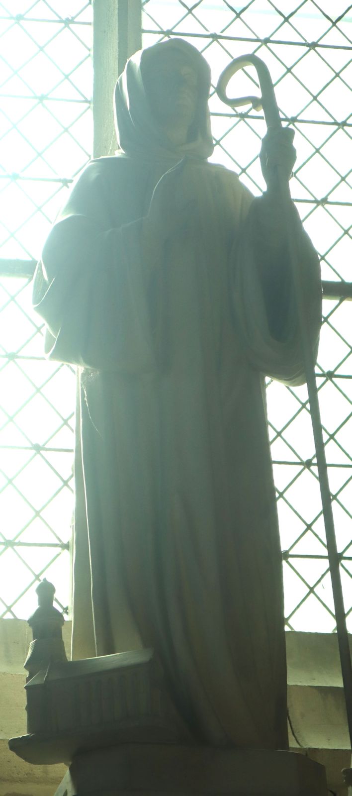Statue in der Pfarrkirche in Attigny  in den Ardennen
