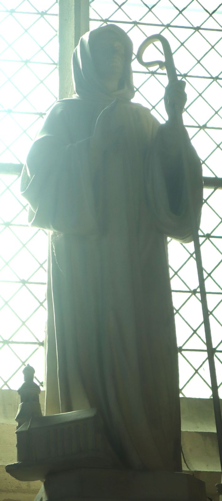 Statue in der Pfarrkirche in Attigny in den Ardennen
