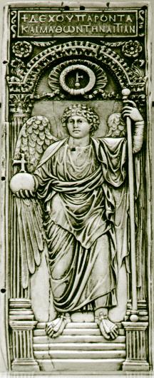 Elfenbeinrelief: Michael mit Botenstab und kreuzbekrönter Weltkugel, 6. Jahrhundert, im Britischen Museum in London