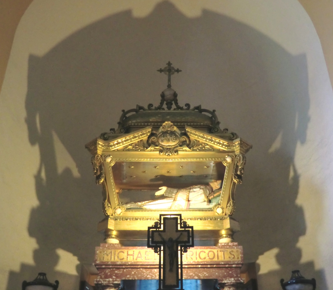 Michaels Sarkophag in der ihm geweihten Kapelle im Sanktuarium in Lestelle-Bétharram