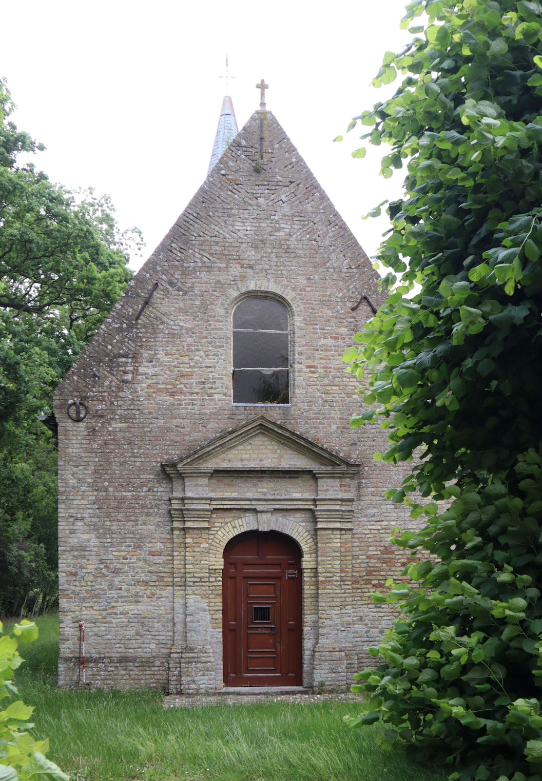 die einsam gelegene Kapelle Sainte Mildrède nahe Millam, in Privatbsitz und verschlossen