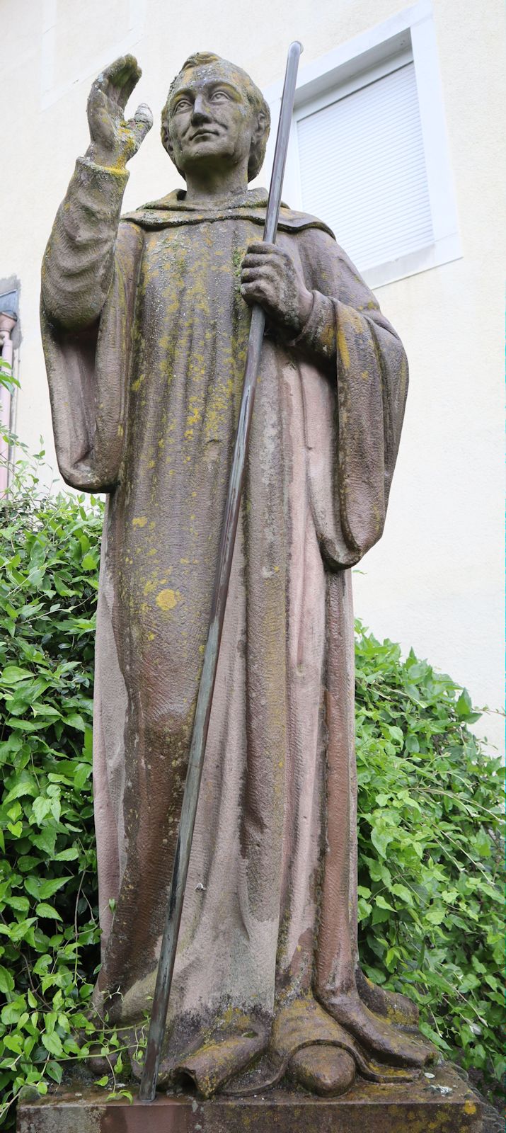 Statue vor der ehemaligen Klosterkirche in Altkirch