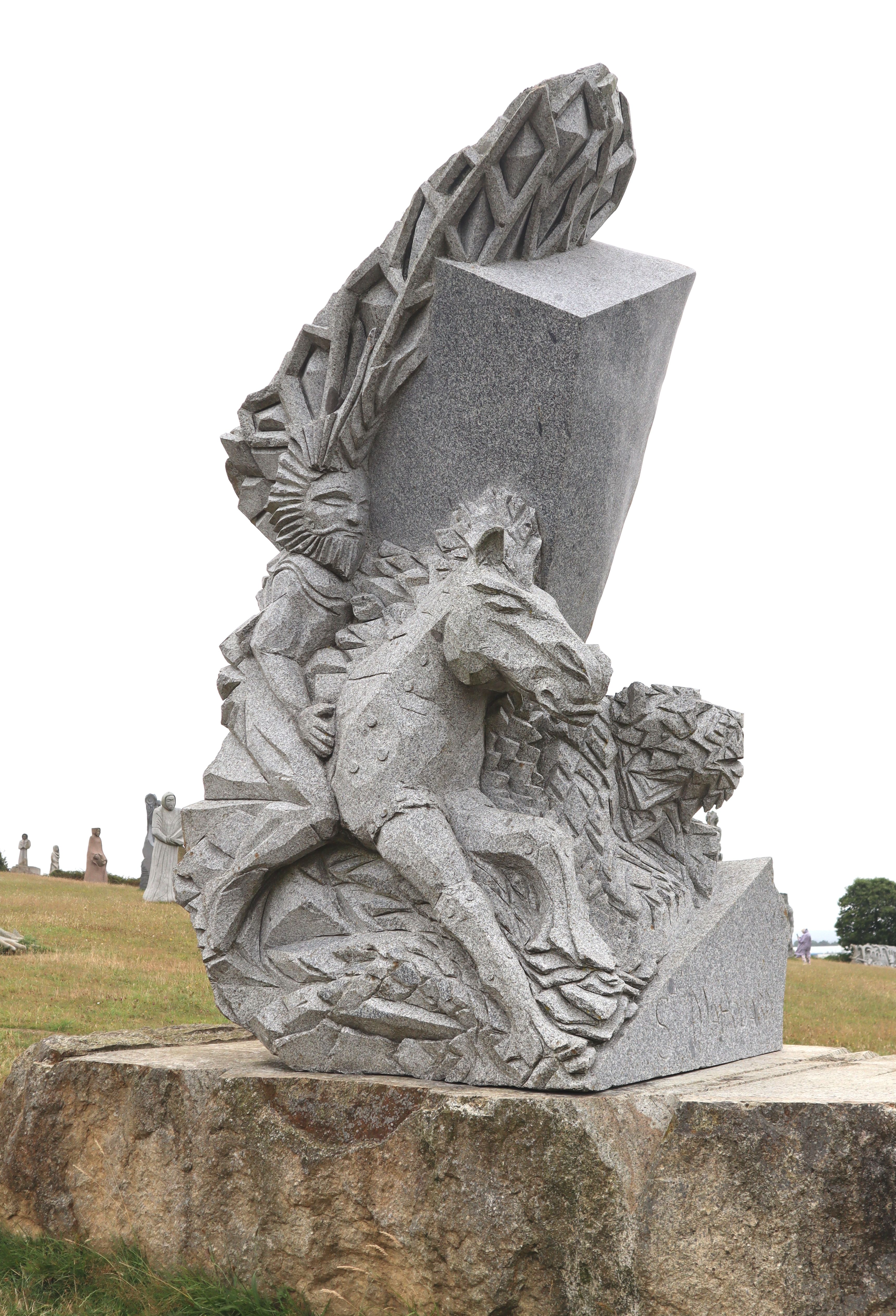 Goulven Jaoua: Statue, 2018, im „Vallée des Saints” nahe Carnoët bei Saint-Brieuc