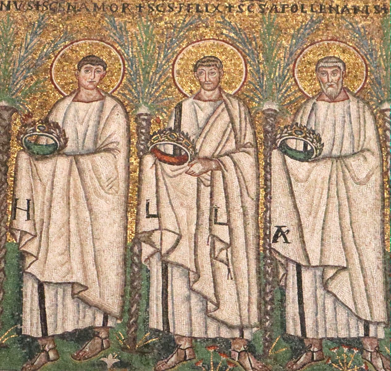 Detail aus dem Mosaik der Märtyrer: Nabor (links), Felix (Mitte) und Apollinaris von Ravenna (rechts), 6. Jahrhundert, in der Basilika Sant'Apollinare Nuovo in Ravenna