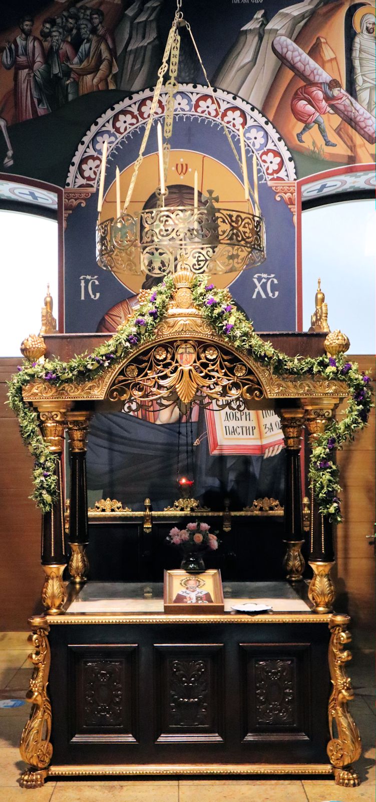 Reliquienschrein in der Serbischen Orthodoxen Kirche Zur Auferstehung Christi in Wien