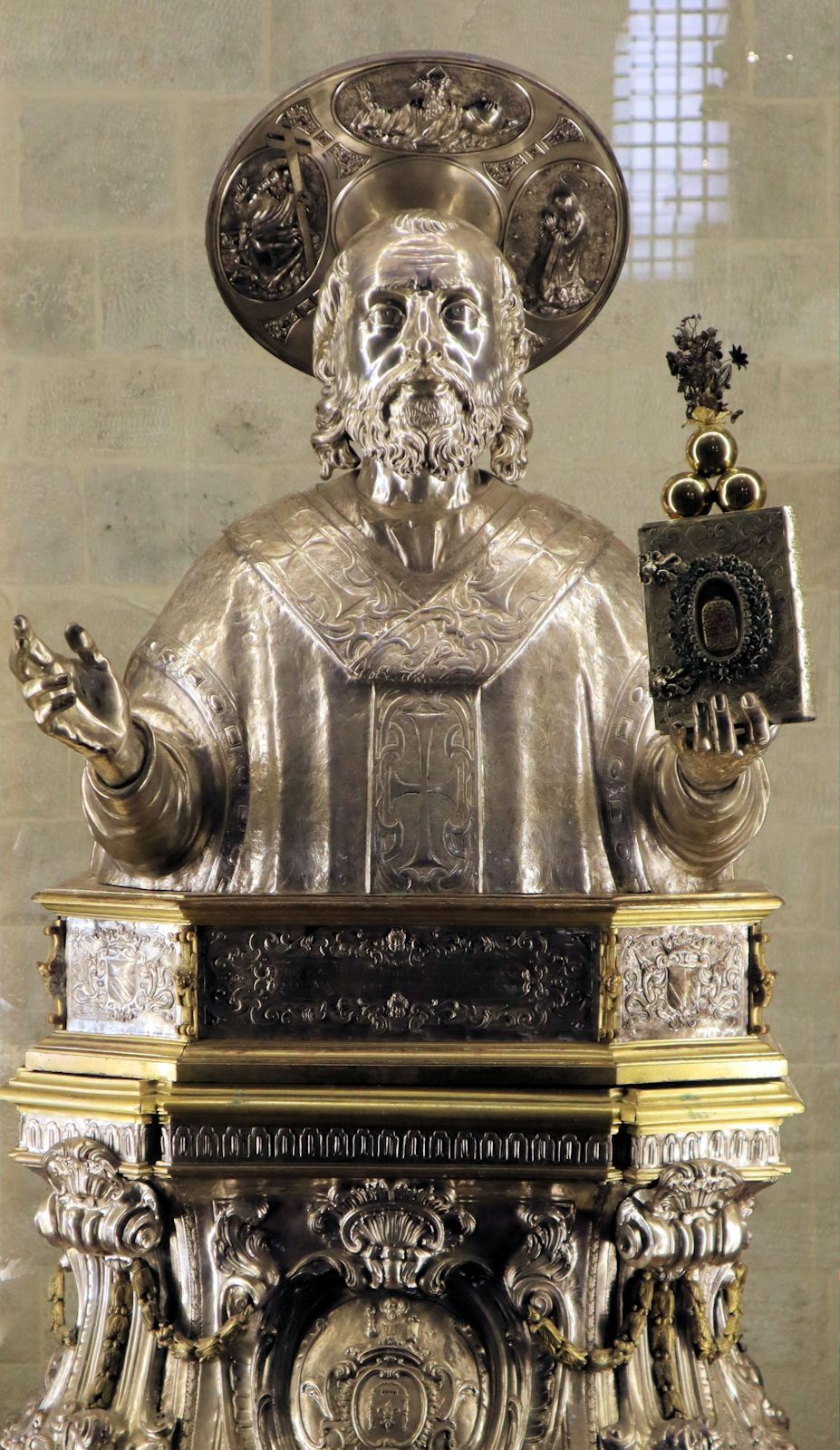 Büste in der Nikolaus-Basilika in Bari