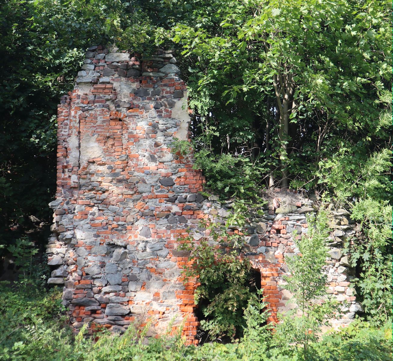 Reste des Torhauses des Wasserschlosses in Großhennersdorf