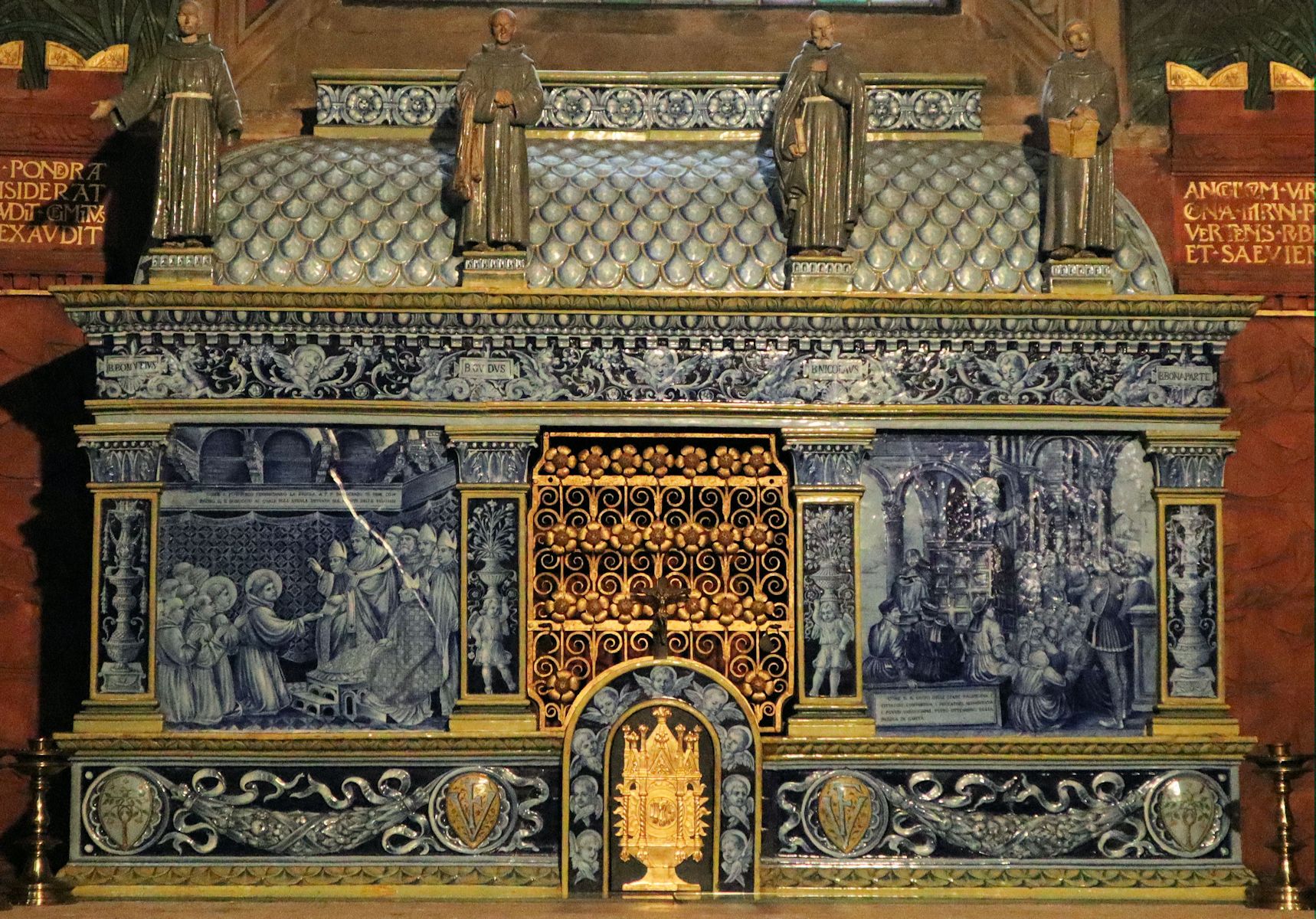 Schrein mit Gebeinen von Nikolaus dei Pepoli und anderen seligen Franziskanern aus Bologna, 19. Jahrhundert, in der Kirche San Francesco in Bologna