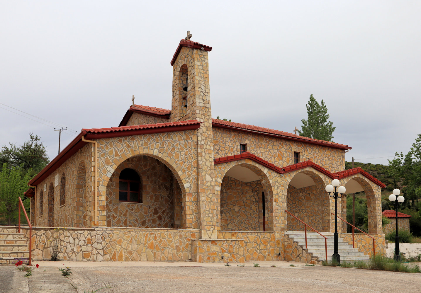 Nikolaus geweihte Kirche in Psari