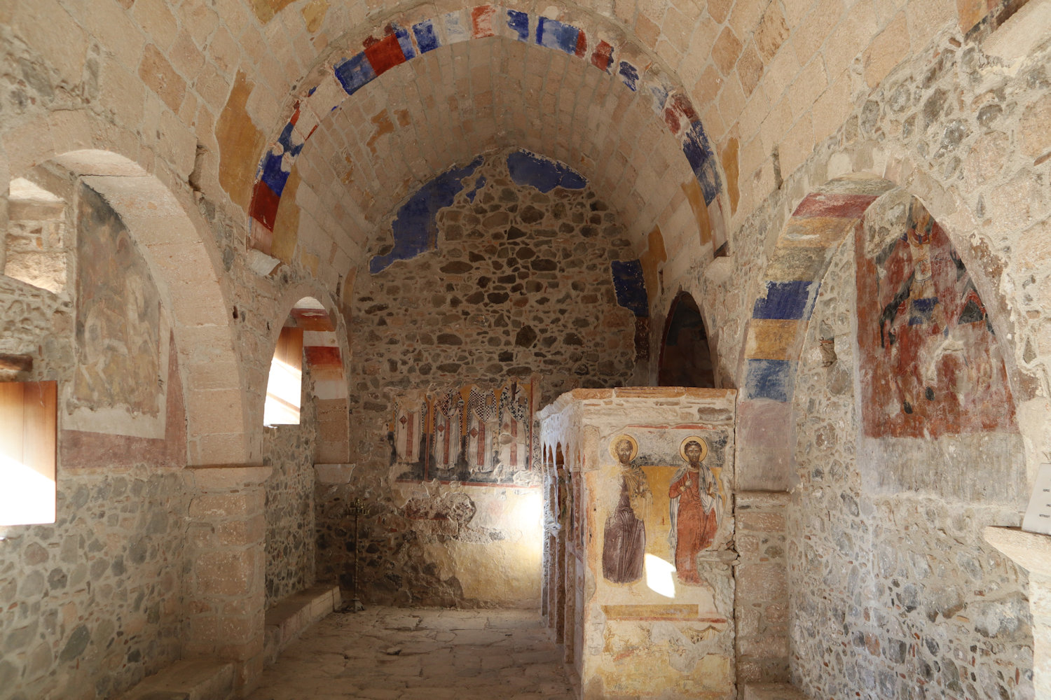 Innenraum der Georgskirche, der Bischofskirche am Hauptplatz der damaligen Inselhauptstadt Paliochóra auf Ägina