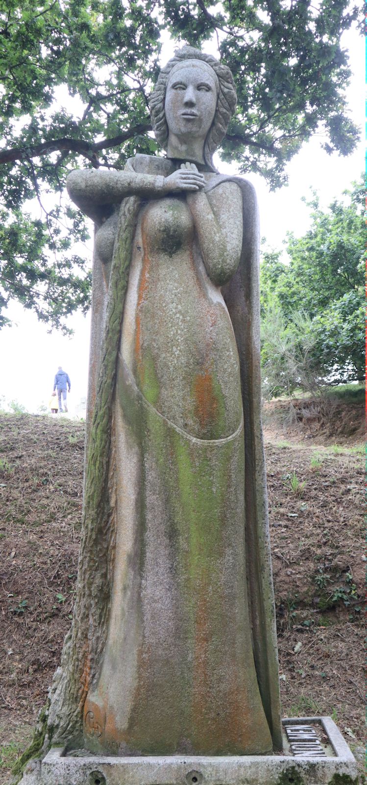 Patrice Le Guen, Didier Hardellet: Statue, 2014, im „Vallée des Saints” nahe Carnoët bei Saint-Brieuc