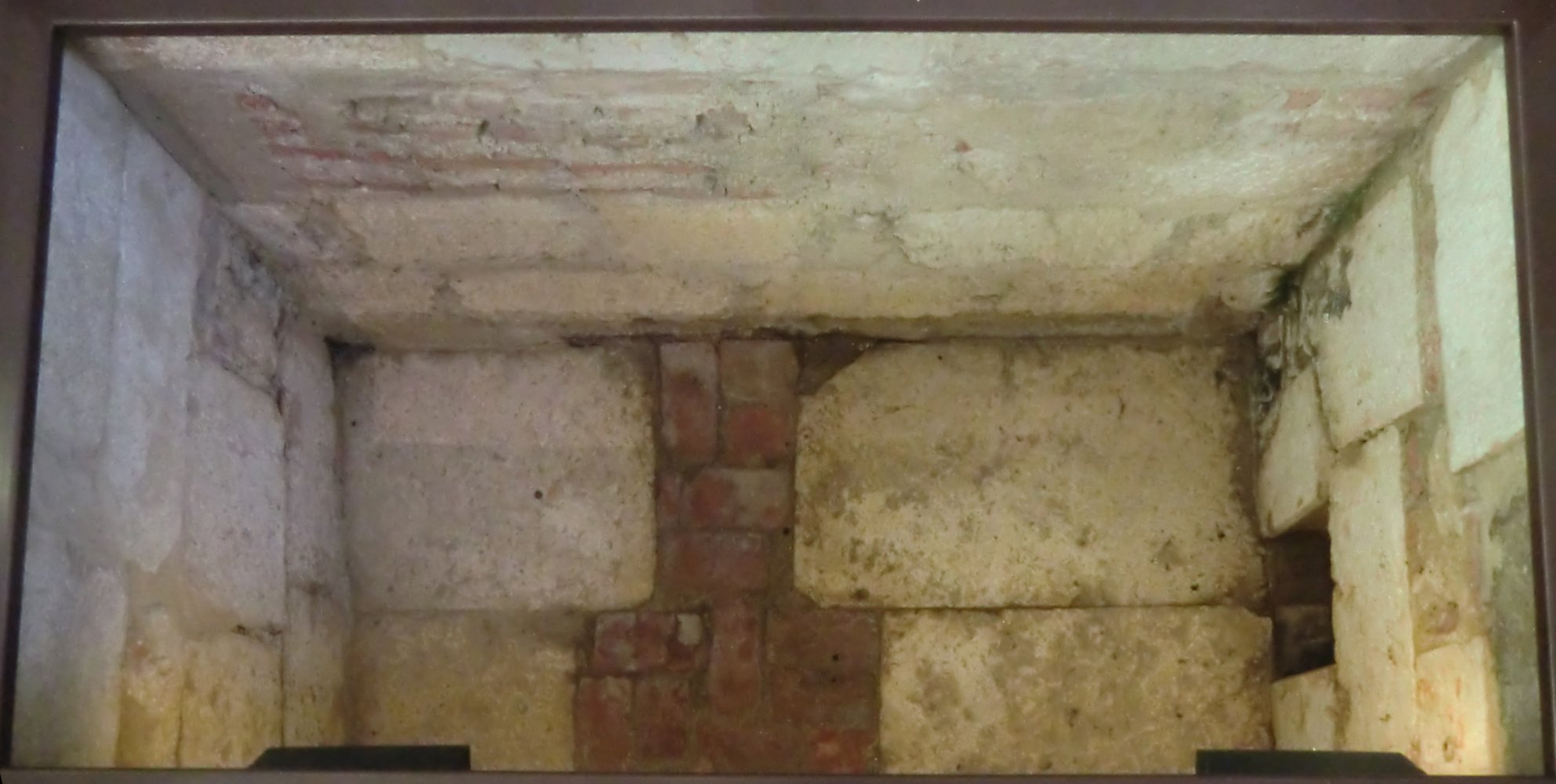 Nonius' ursprüngliches Grab im ehemaligen Kloster der Karmeliter in Lissabon