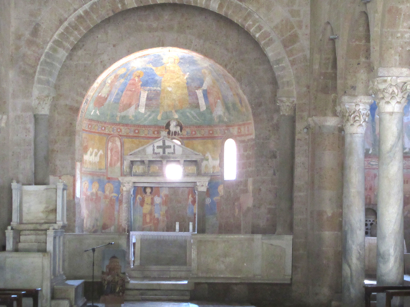 Chor der Kirche Sant'Elia unterhalb von Castel Sant'Elia