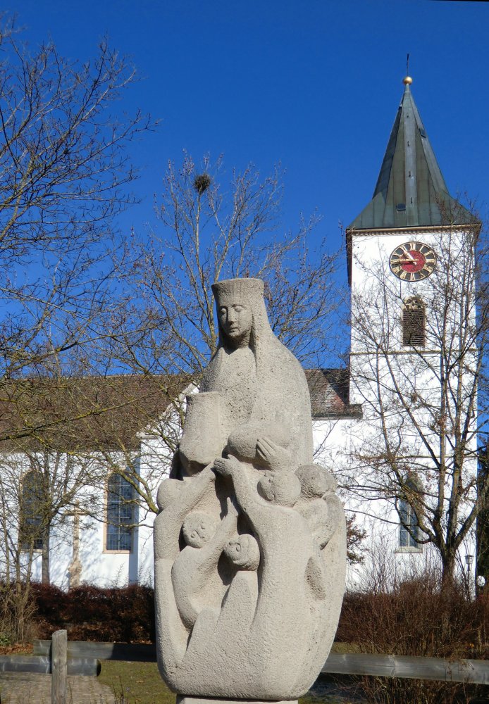 Bildhauer Siegfried Fricker aus Jestetten: Statue, 1963, vor der Kirche in Bühl
