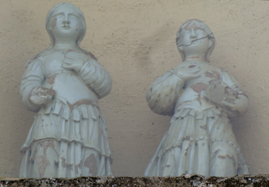 Skulpturen an der Kirche Eremita de las martires, erbaut an der Stelle des Martyriums in Huesca
