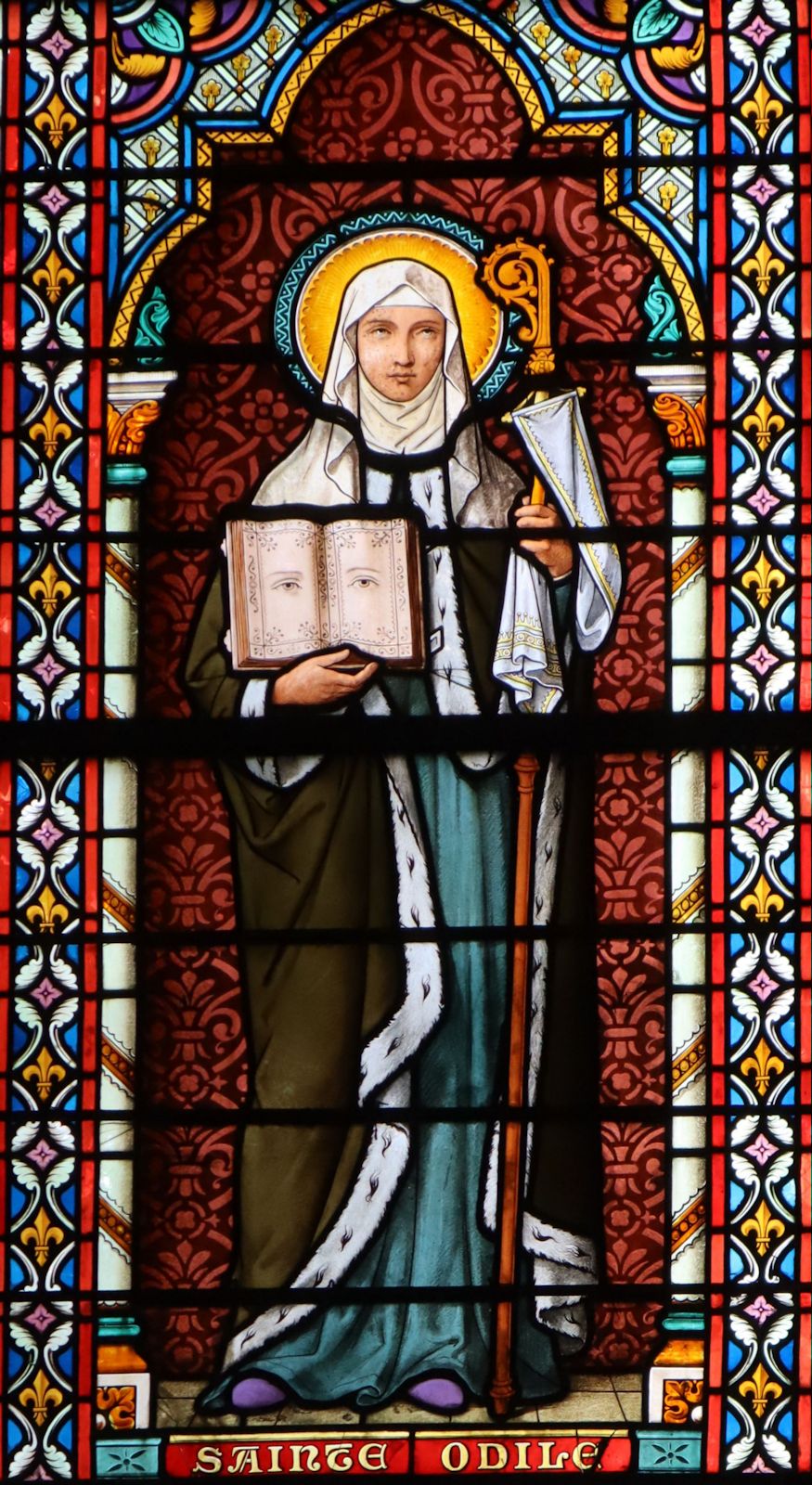 Glasfenster in der Kapelle auf dem „Champ des Martyrs” in Avrillé
