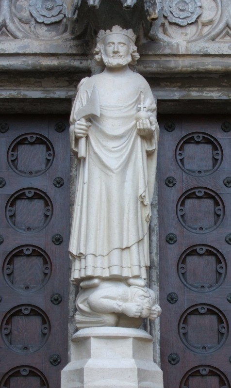 Statue am Ostportal des Doms in Uppsala in Schweden, 13. Jahrhundert
