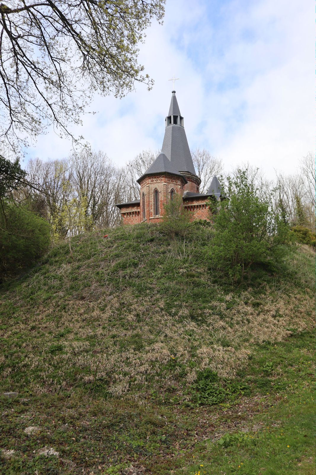 Kapelle auf dem Hügel nahe Chaumont-Porcien